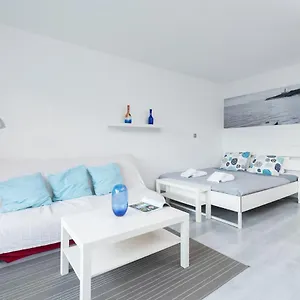 https://nice-studio-en-siesta-2-puerto-alcudia.allmallorcahotels.com